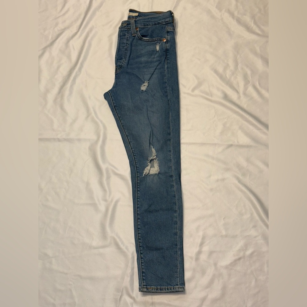 Levi’s Wedgie Skinny Women’s Jeans Size 27 – Medium Wash Distressed - Picture 2 of 7